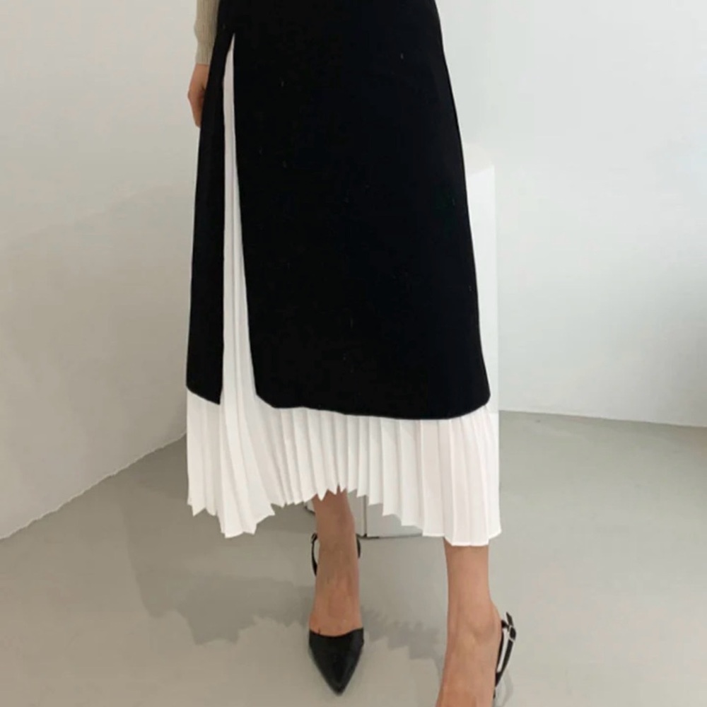 Commence Two Toned Pleated Skirt